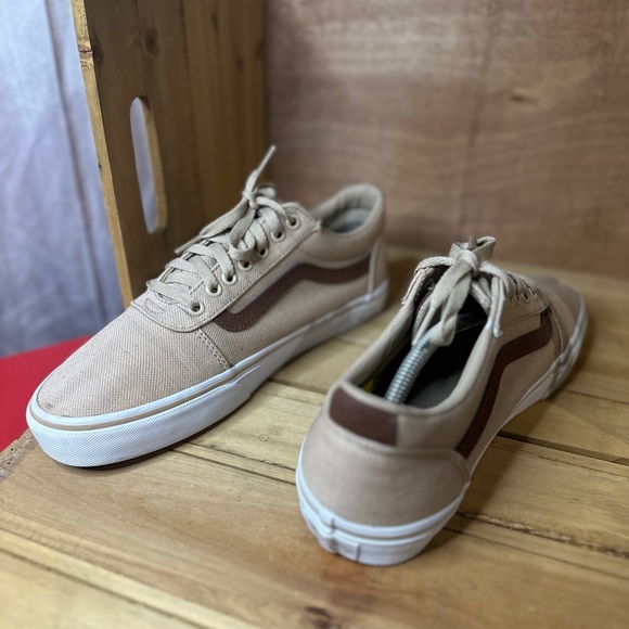 Vans - Picture 3 of 5